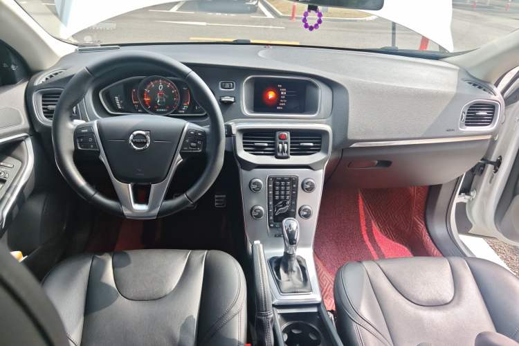Used Volvo V40 2018 T3 Zhiya Edition Center Console