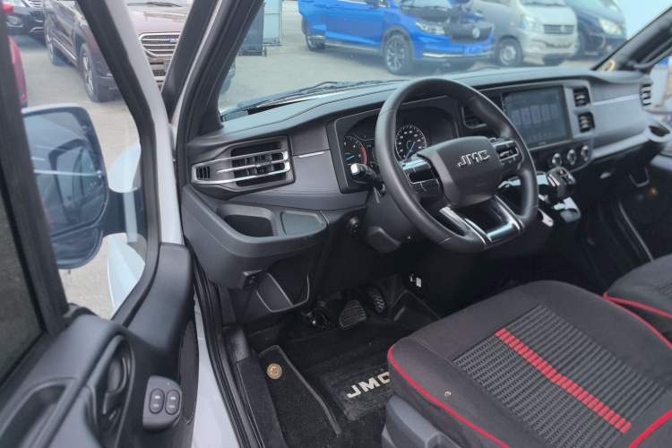 Used JMC Fushun 2023 2.0T Automatic Short-Wheelbase Low-Roof Commercial & Multi-Purpose Passenger Vehicle 6-Seater with Dual-Opening Tailgate Driver Seat