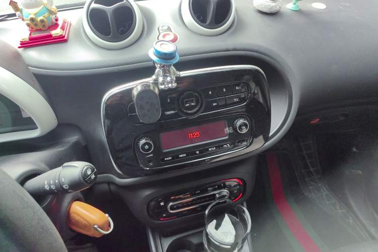 Used smart forfour 2018 1.0L 52 kW Dynamic Edition