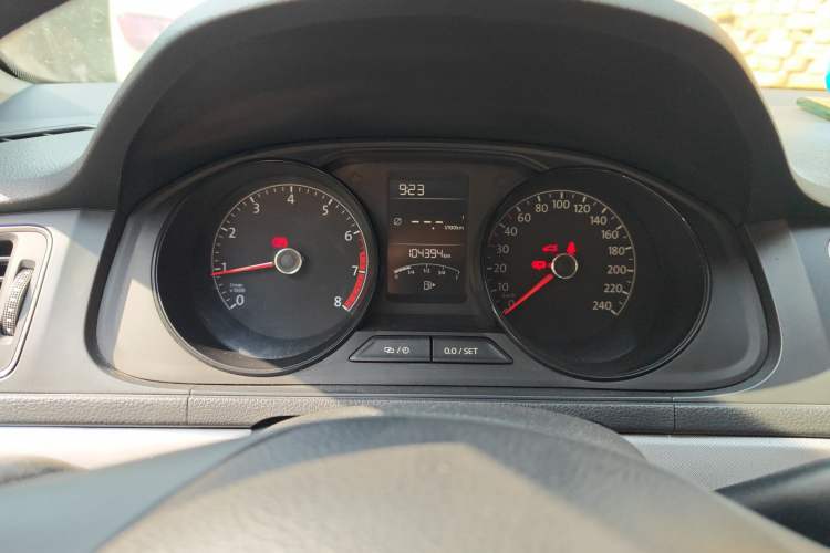 Used Volkswagen Lavida 2015 1.6L Manual Fashion Edition Odometer Close Up