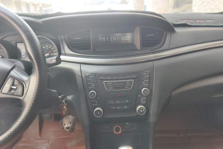 Used Bestune B50 2016 1.6L manual Comfort trim level Audio And AC Panel