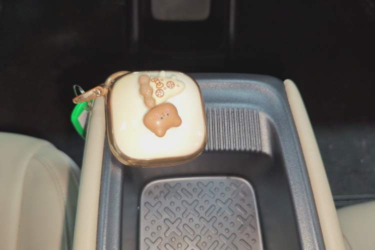 Used Wuling Bingo PLUS 2024 330 km Range Five-Seater Version Vehicle Key