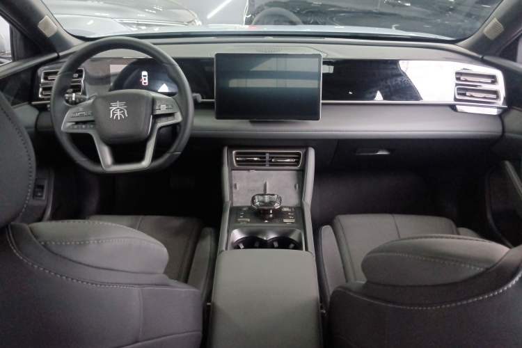 Used BYD Qin L 2025 DM-i Smart Drive 120KM Superior Model
