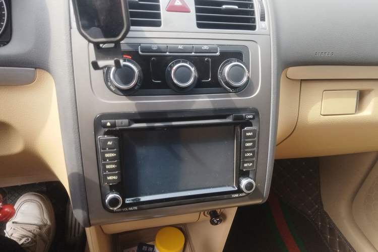 Used Volkswagen Touran 2011 1.4T DSG Zhiya Edition 5 Seats Audio And AC Panel