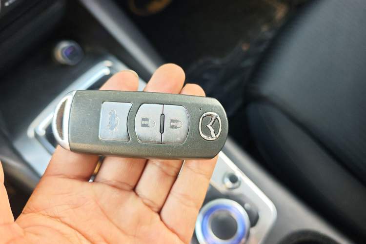 Used Mazda 3 Axela 2016 Sedan 1.5L Manual Luxury Model