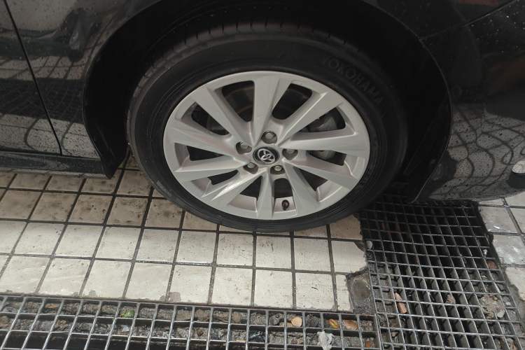 Used Toyota Camry 2022 2.0GVP Premier Edition Right Front Wheel Hub