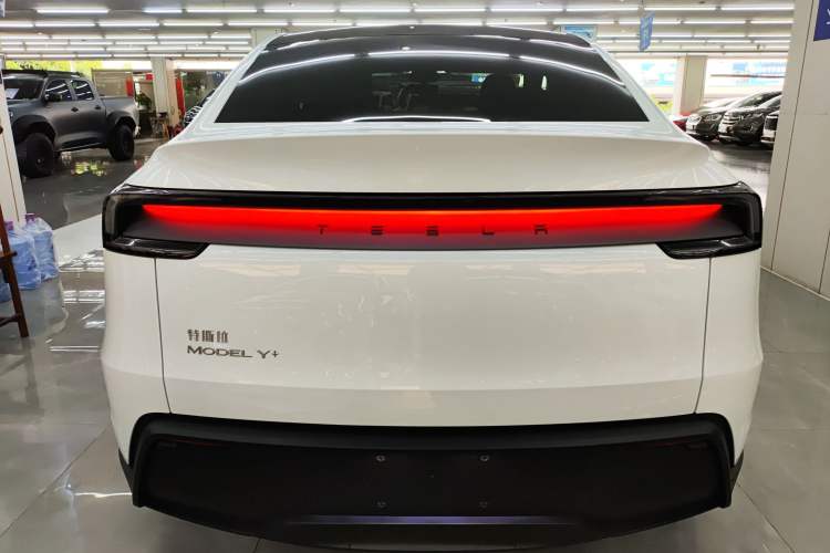 Used Tesla Model Y 2026 Long-Range All-Wheel-Drive Model
