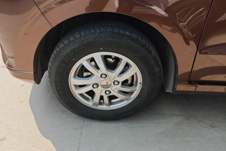 Used Wuling Hongguang 2019 1.5L S Comfort Edition China VI LAR Left Front Wheel Hub