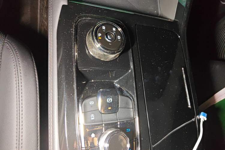 Used Ford Equator Sport 2022 EcoBoost 170 Platinum Edition Gear Lever