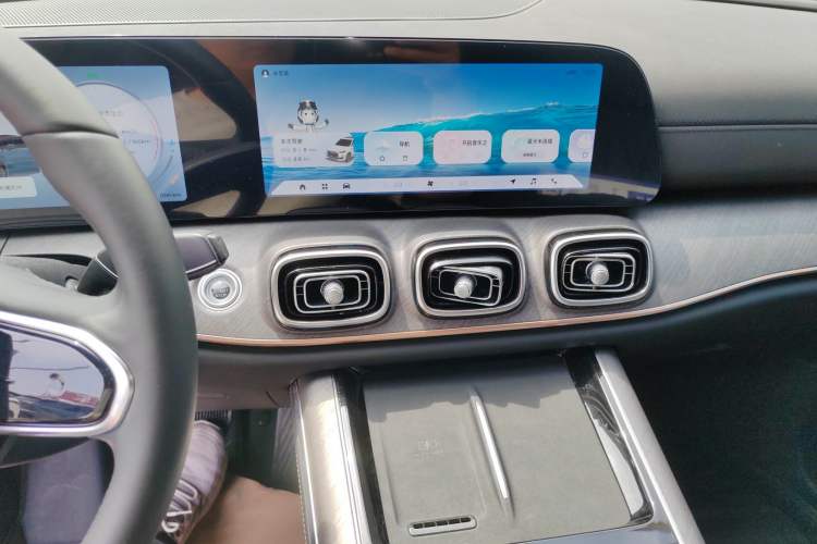 Used Chery Tiggo 9 2025 2.0T Dual-Clutch Two-Wheel Drive Luxury Edition 5 Seats Audio And AC Panel