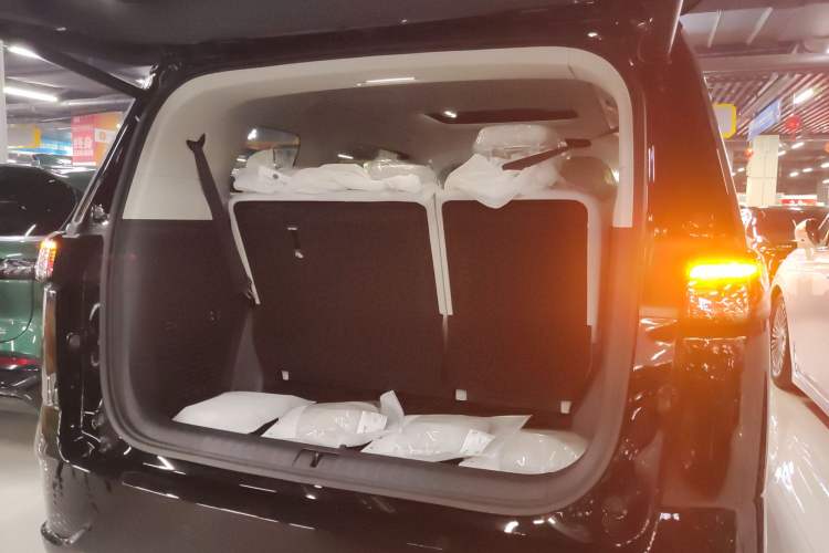 Used VOYAH Dream 2025 PHEV Four-Wheel Drive Excellence Kunpeng Edition
