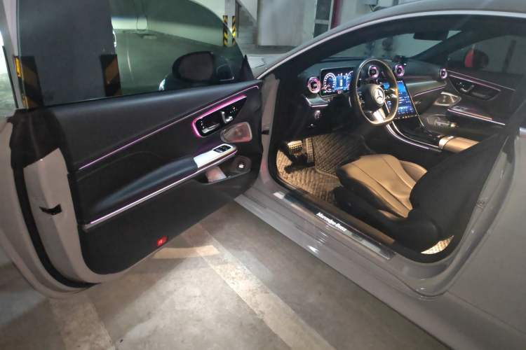 Used Mercedes-Benz CLE 2024 CLE 300 4MATIC Dynamic Coupe Driver Seat