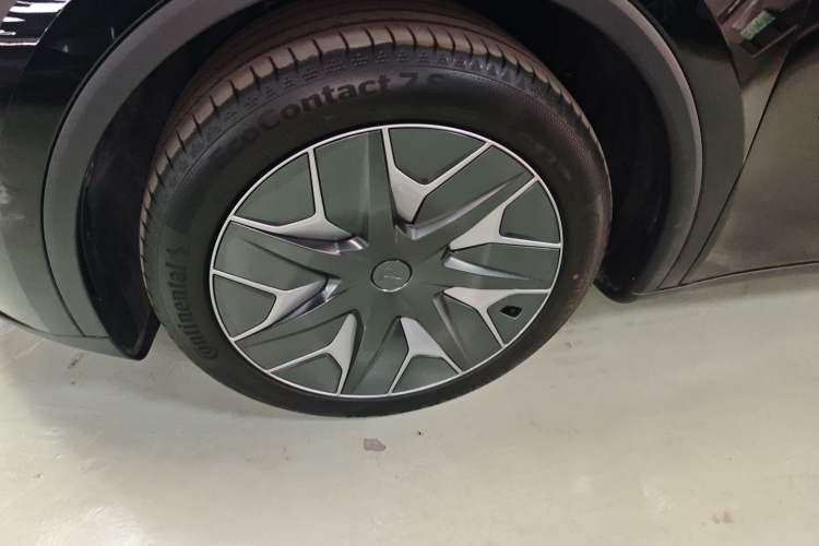 Used Tesla Model Y L 2025 Model Long-Range All-Wheel-Drive Version