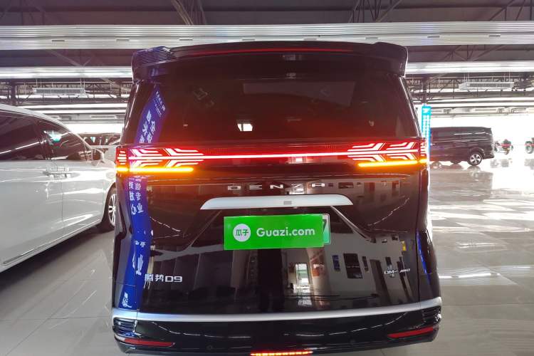 Used Denza D9 2022 DM-i 970 Four-Wheel Drive Prestige Model
