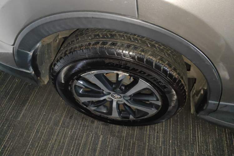 Used Toyota RAV4 2019 2.0L CVT Two-Wheel Drive Luxury Version China VI Standard
