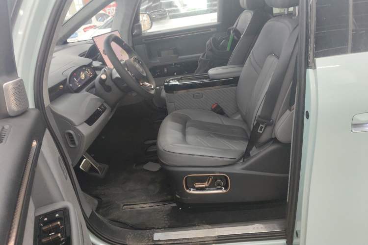 Used Zeekr MIX 2025 Intelligent Driving Version
