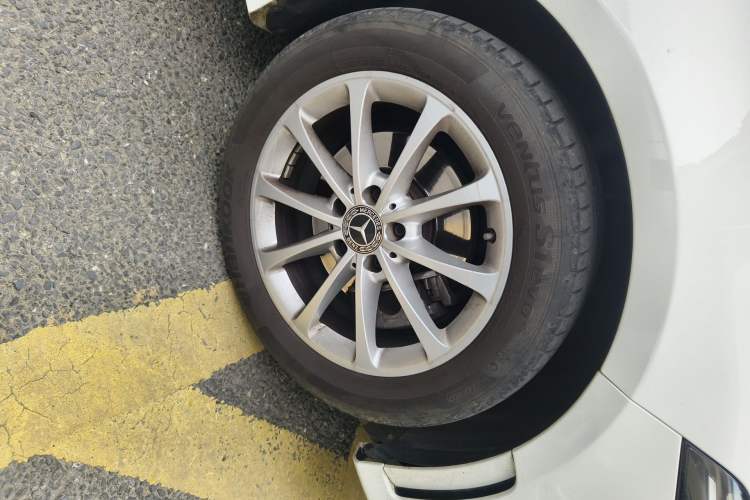 Used Mercedes-Benz A-Class 2022 A 200 L Sport Sedan Dynamic Model Right Front Wheel Hub