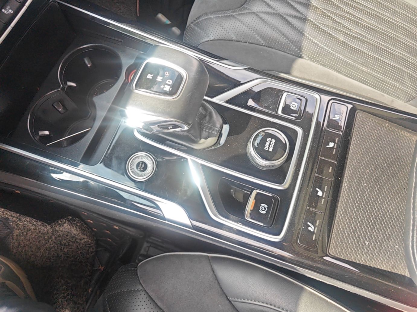 Hongqi HS5 2022 Facelifted Version 2.0T Smart Connect Flagship All-Wheel-Drive Edition — снимка 16