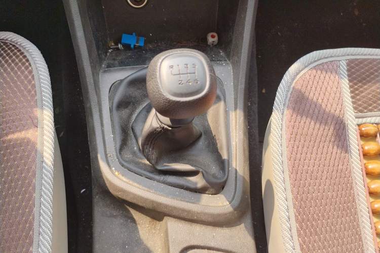 Used Wuling Hongguang V 2022 1.5L Jingqu Edition Electric-Assist LAR Gear Lever