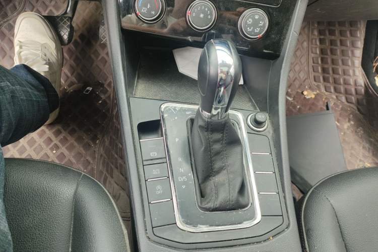 Used Volkswagen Bora 2021 1.5L Automatic Comfort Smart Connect Edition Gear Lever