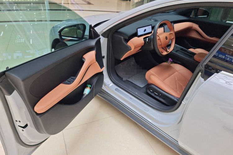 Used Nio ET5 2024 75 kWh Driver Seat