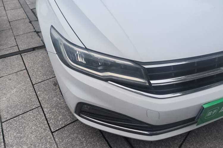 Used Volkswagen Bora 2019 Revised Version 1.5L Automatic Elite Edition China VI Standard Right Front Headlight