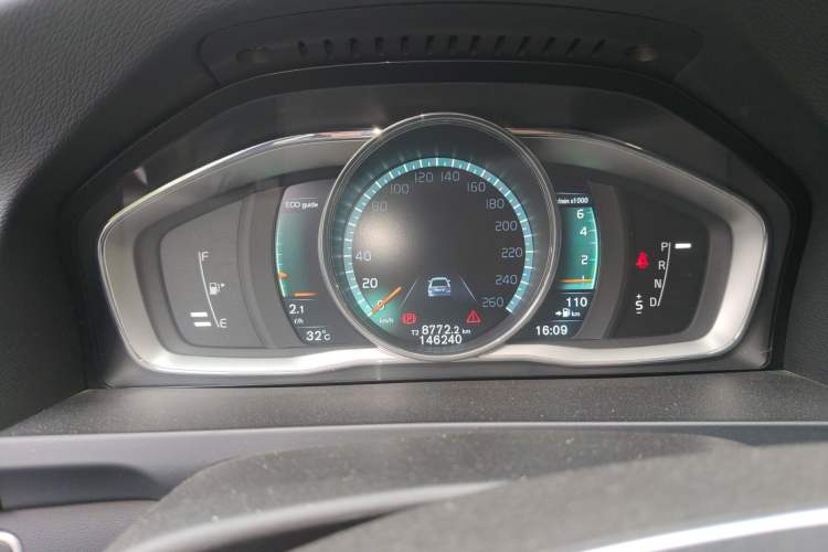 Used Volvo S60 2015 T5 Personalized Sport Edition Instrument Cluster