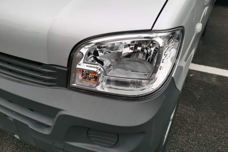 Used Wuling Zhiguang 2023 1.5L Utility Version with Enclosed Windows 2 Seats
