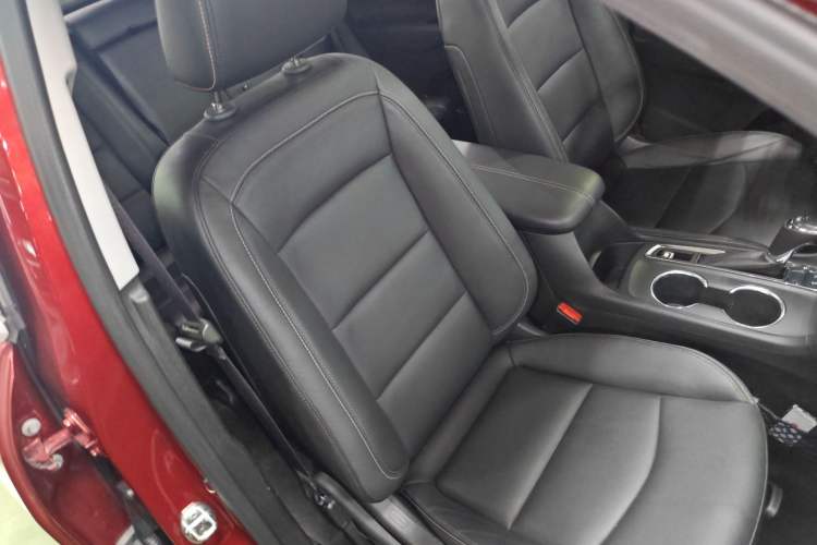 Used Chevrolet Equinox 2017 550T Automatic All-Wheel-Drive Top-Tier Version Right Front Seat