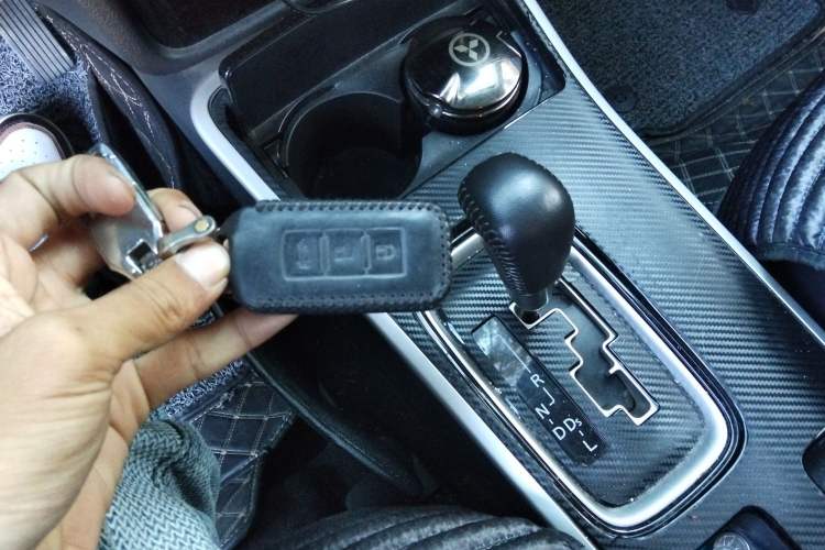 Used Mitsubishi Outlander 2019 2.0L Two-Wheel Drive Comfort Edition 5 Seats China VI Standard Vehicle Key