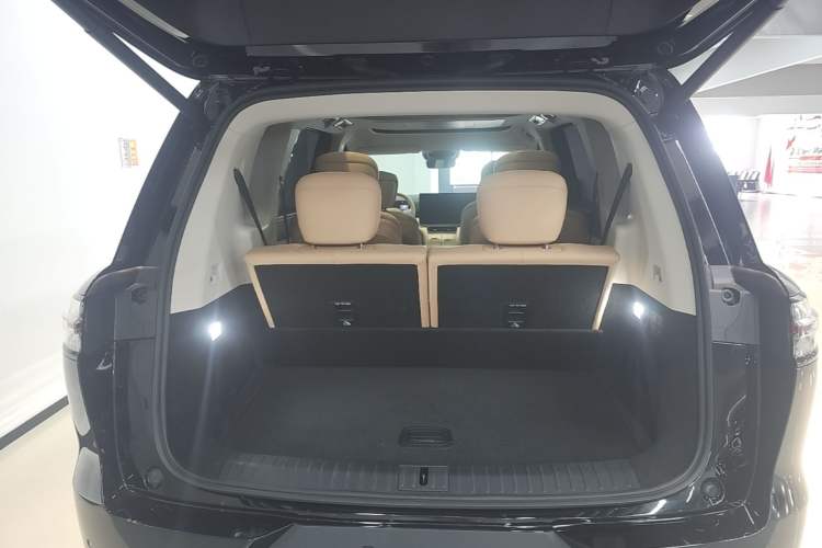 Used Chery T11 2026 Model 220 All-Wheel Drive Dual IMAX Theater Edition