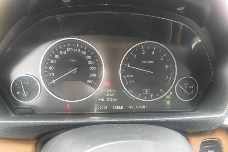 Used BMW 3 Series 2013 Facelift 320Li Fashion Design Package