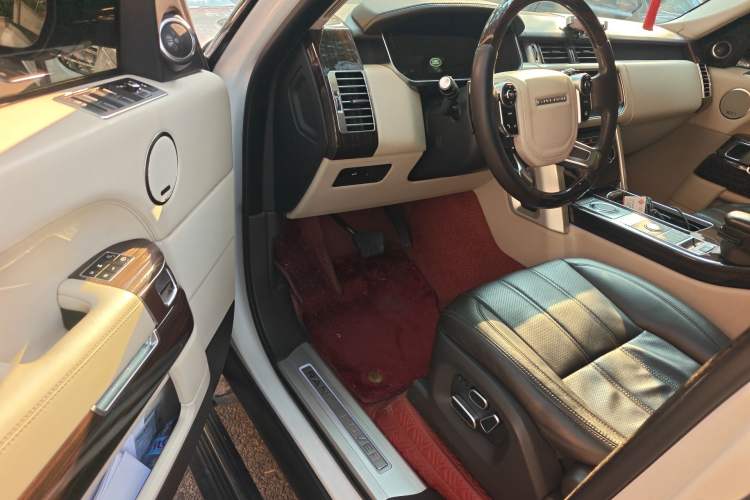 Used Land Rover Range 2014 3.0 SC V6 Vogue SE Long-Wheelbase Edition Driver Seat