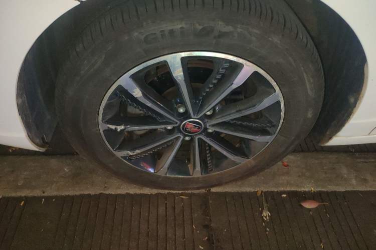 Used Roewe i5 2019 1.5L Manual 4G Connect Leehao Flagship Edition Right Front Wheel Hub