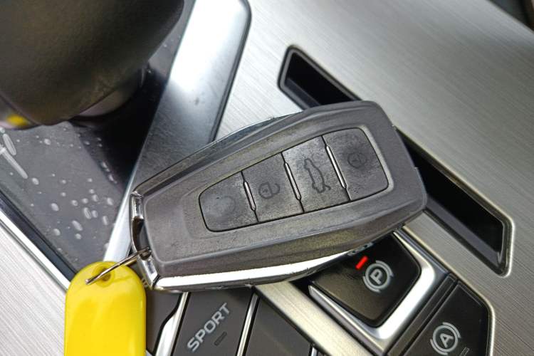 Used Geely Auto Coolray 2020 Facelift 240T DCT Hunter
