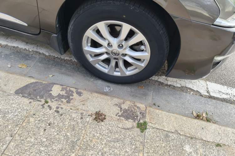 Used Nissan Teana 2013 2.0L XL Comfort Edition Right Front Wheel Hub