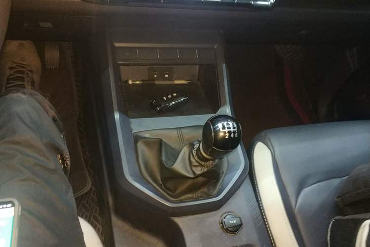 Used JMC DaDao 2023 All-Purpose Model 2.3T Diesel Automatic Two-Wheel Drive Standard Wheelbase Comfort Edition