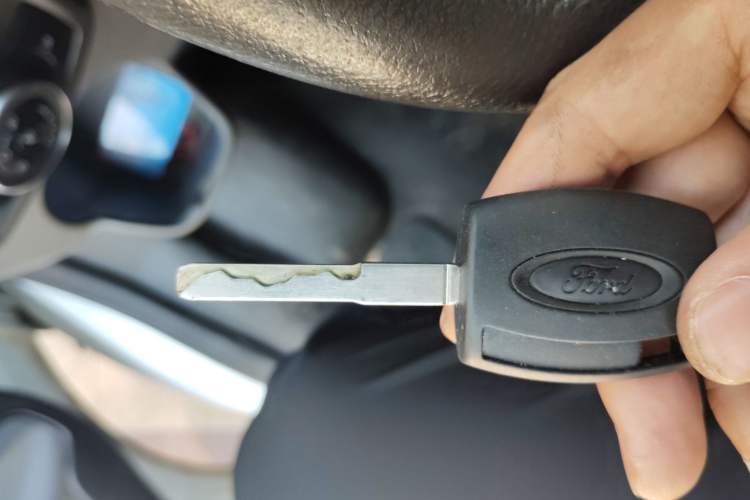 Used Ford Transit 2017 2.0T Diesel Multi-Function Commercial Vehicle Mid-Drive Mid-Roof China V Standard