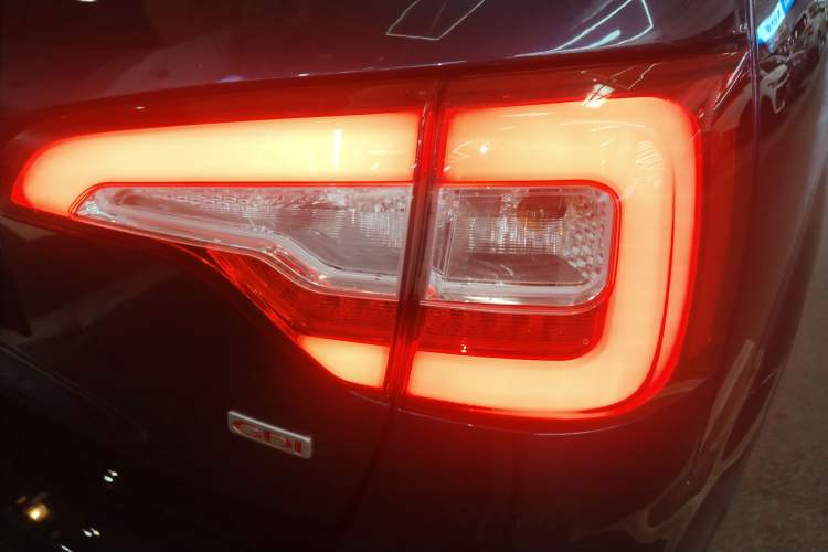 Used Kia Sorento 2013 2.4L 5-Seater Gasoline Comfort Version China IV Standard Right Rear Taillight