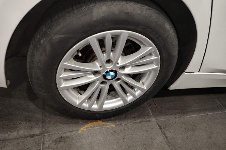 Used BMW 3 Series 2015 316Li Fashion Model
