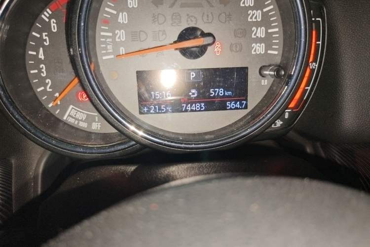 Used MINI Countryman 2017 1.5T COOPER ALL4 Traveler Odometer Close Up