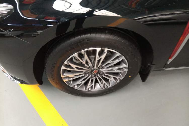 Used Hongqi H5 2025 2.0T Automatic Flagship 500 000th Unit Anniversary Edition