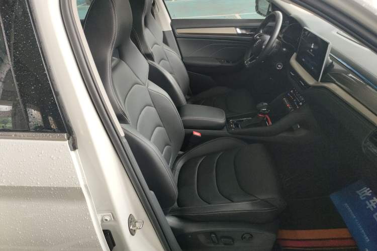 Used Skoda Kodiaq 2023 Facelifted TSI330 7-Seater Two-Wheel-Drive Luxury Edition Right Front Seat