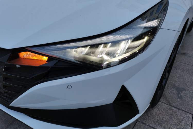 Used Hyundai Elantra 2022 1.5L CVT LUX Prestige Edition Left Front Headlight