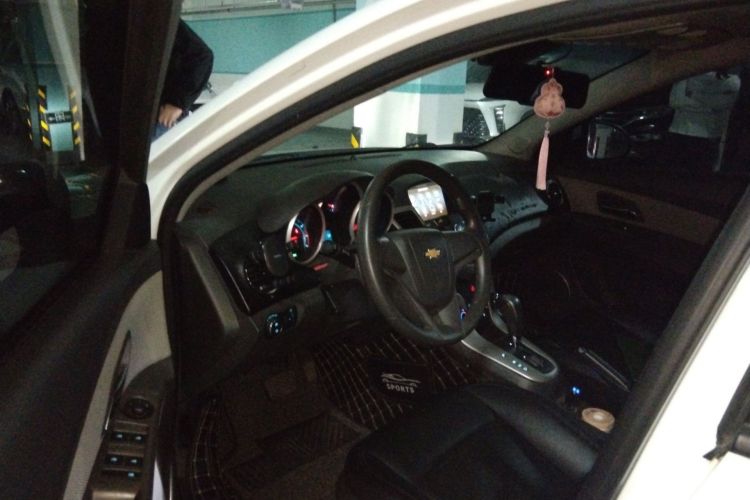 Used Chevrolet Cruze 2013 1.6L SE AT Driver Seat