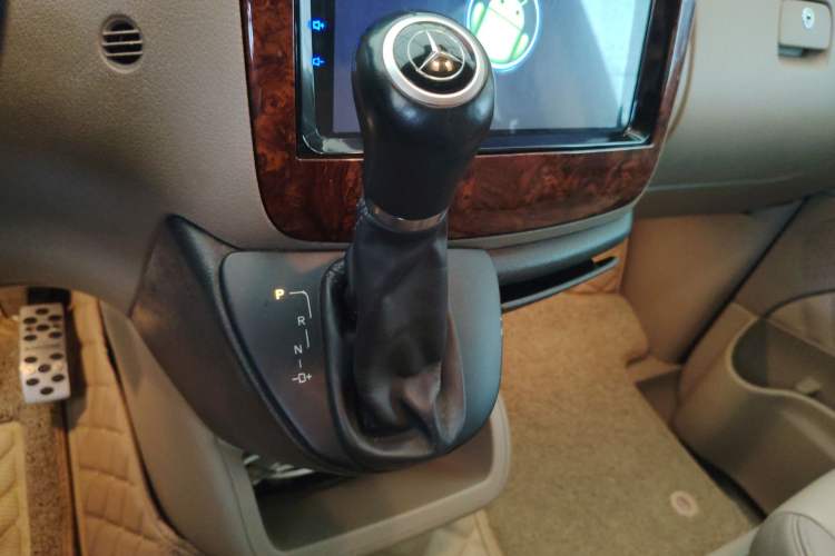 Used Mercedes-Benz Viano 2012 2.5L Hospitality Edition Gear Lever