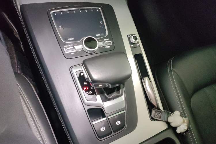 Used Audi Q5L 2020 Updated 40 TFSI Prestige Fashion Edition Gear Lever