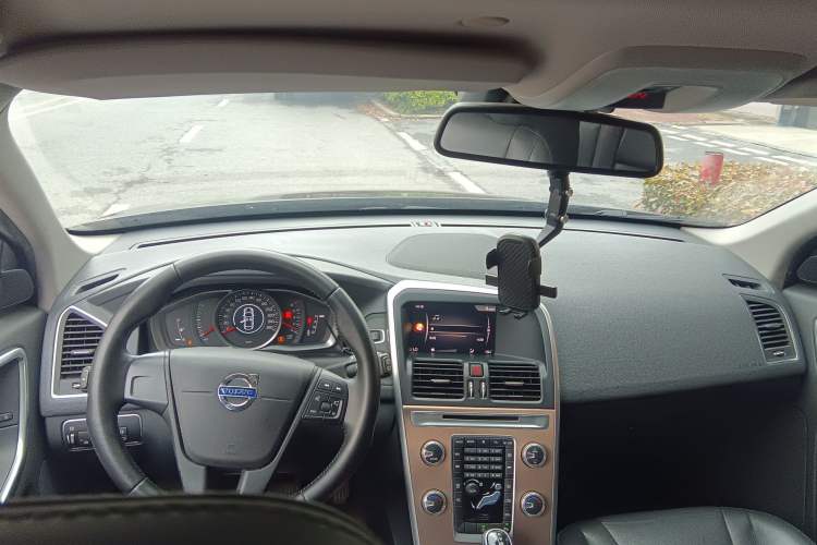 Used Volvo XC60 2017 T5 Smart Upgrade Edition Center Console