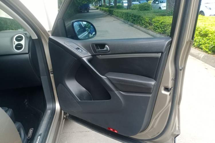 Used Volkswagen Tiguan L 2015 1.8TSI Automatic All-Wheel-Drive Luxury Model
