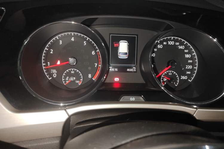 Used Volkswagen Touran 2018 Volkswagen Touran L 280TSI DSG Boundary Luxury Edition 7 Seats China V Emission Standard Odometer Close Up